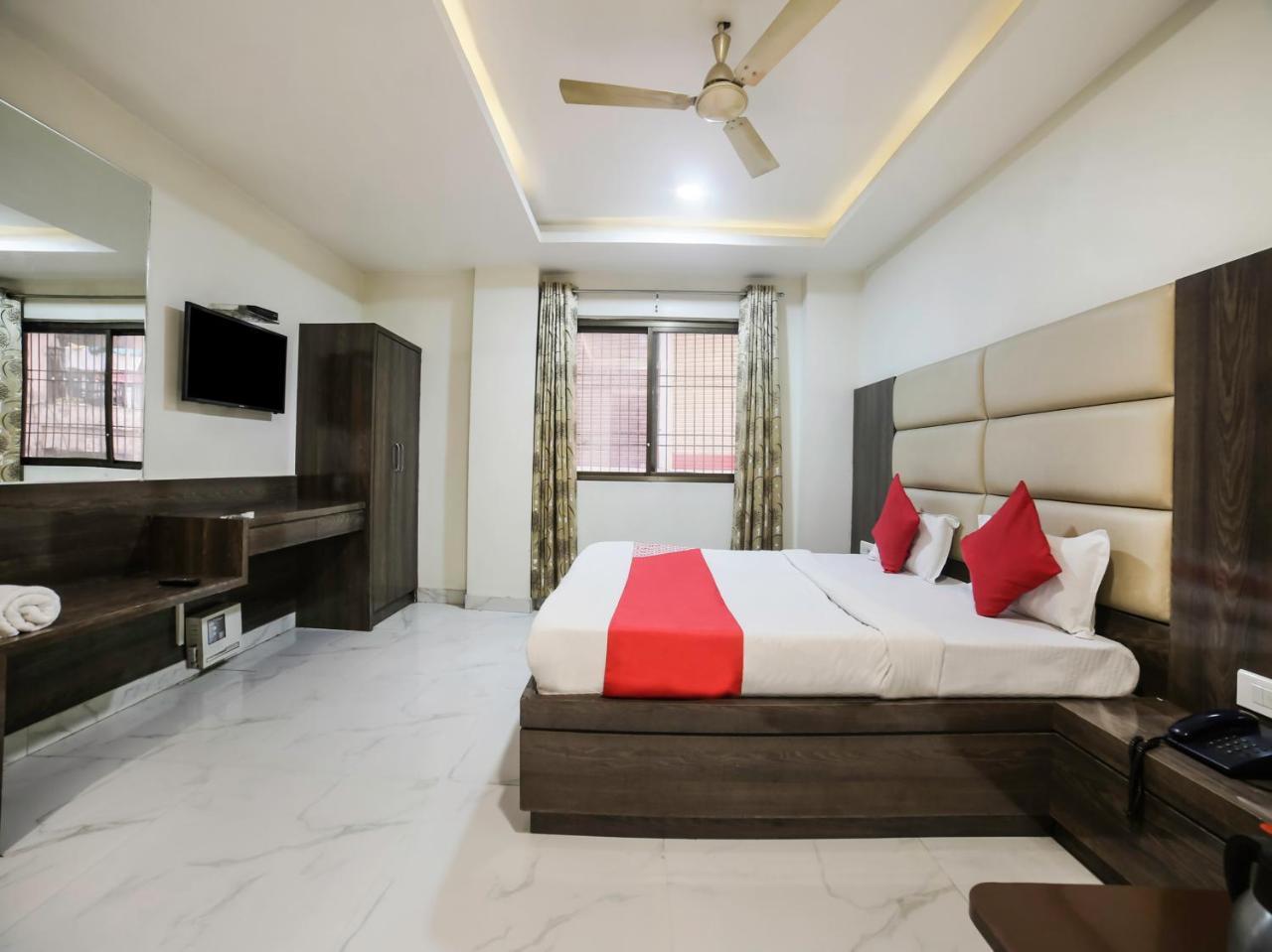 Oyo 10277 Hotel Delux Golden Ajmer Bagian luar foto