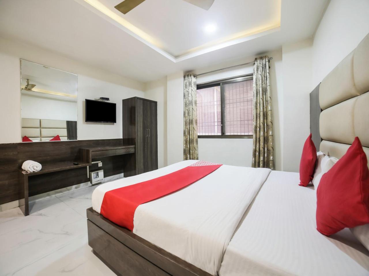 Oyo 10277 Hotel Delux Golden Ajmer Bagian luar foto