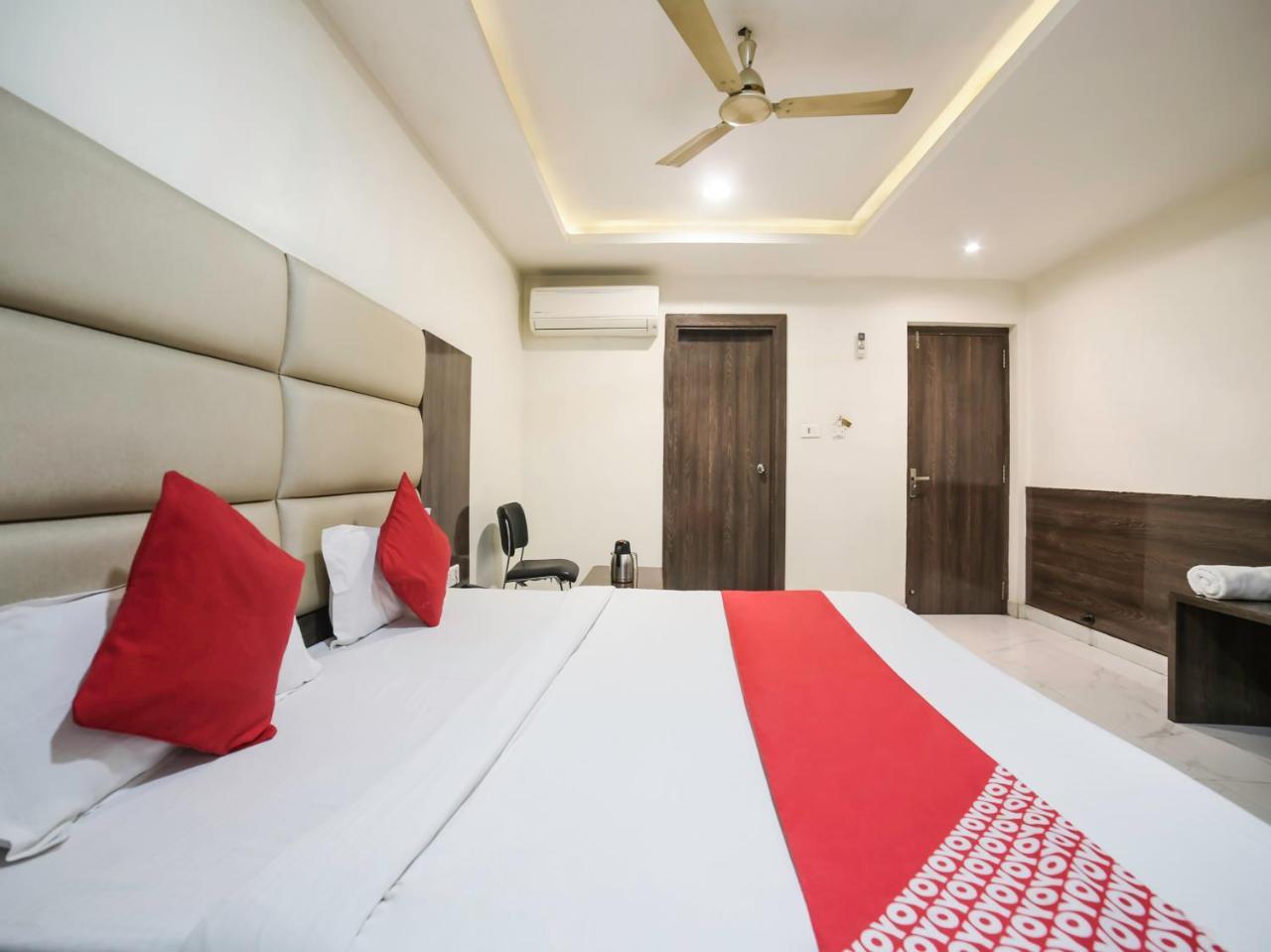 Oyo 10277 Hotel Delux Golden Ajmer Bagian luar foto