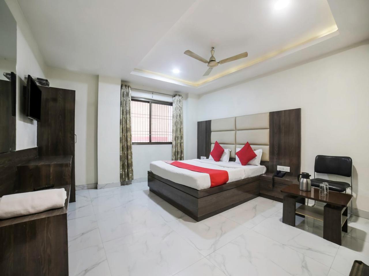 Oyo 10277 Hotel Delux Golden Ajmer Bagian luar foto
